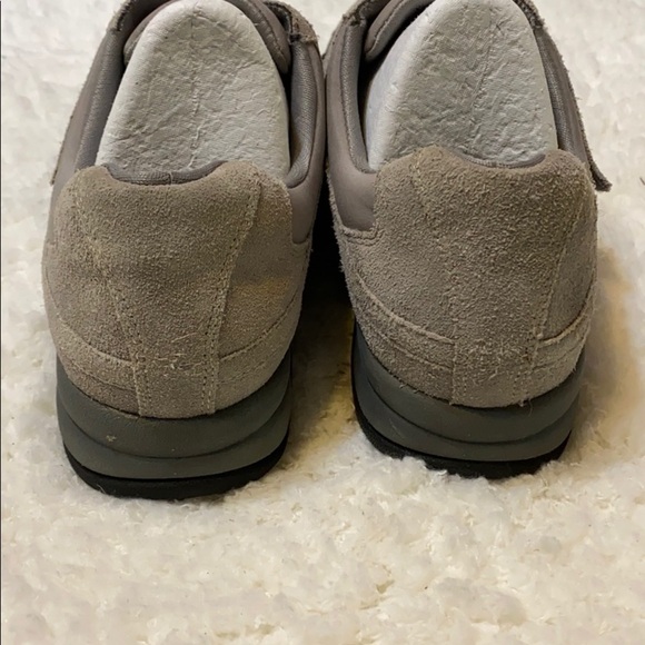 casual slip on flat solid gray shoes size 8.5 - Picture 3 of 4